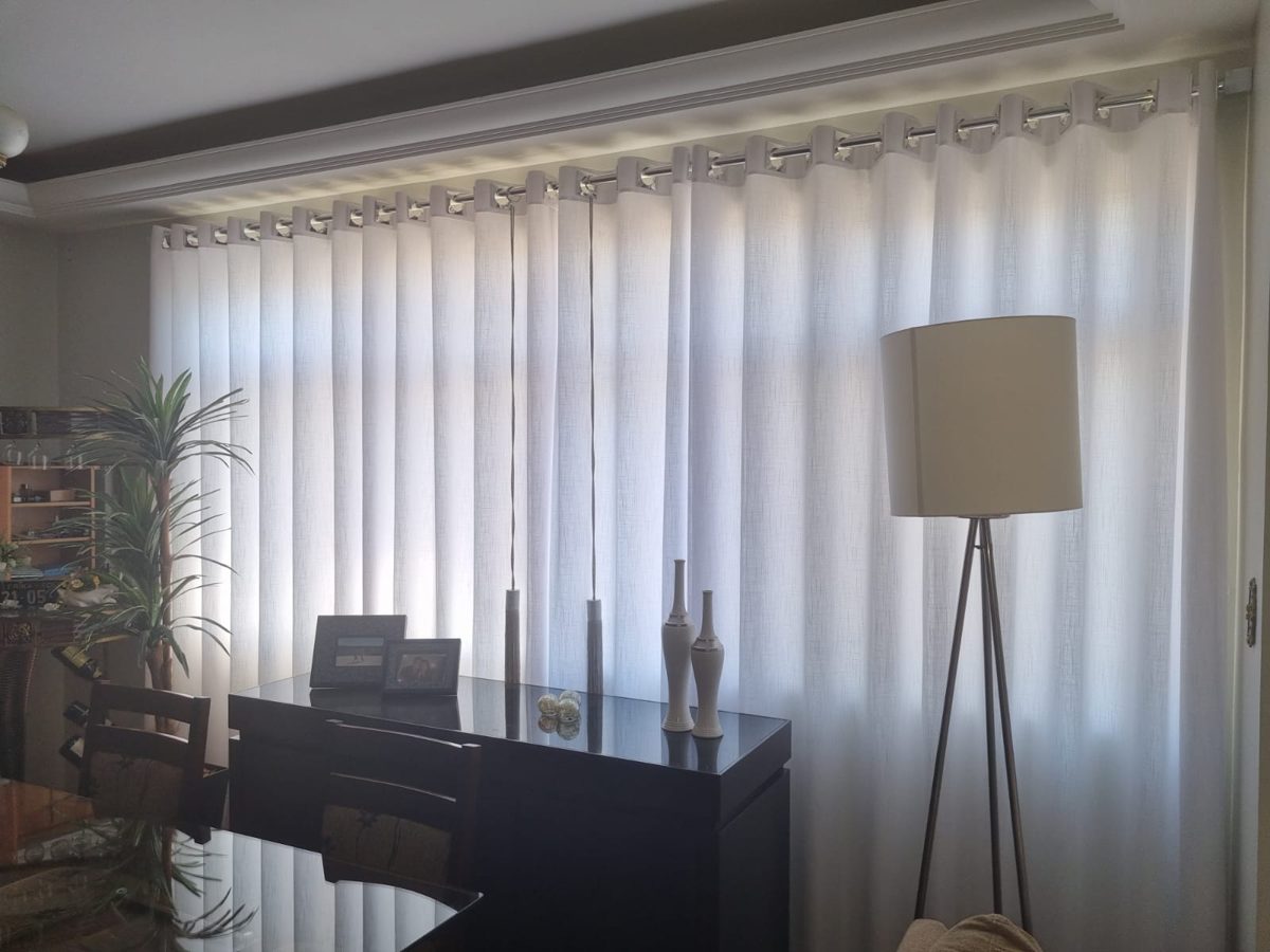Cortina sob medida instalada pela Cia da Cortina